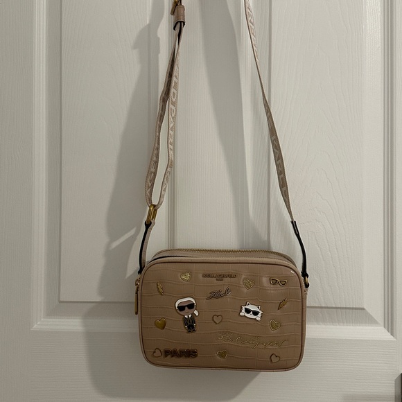 KARL LAGERFELD PARIS Maybelle Crossbody Camera Bag Shell/Tan/Beige color - Picture 3 of 16